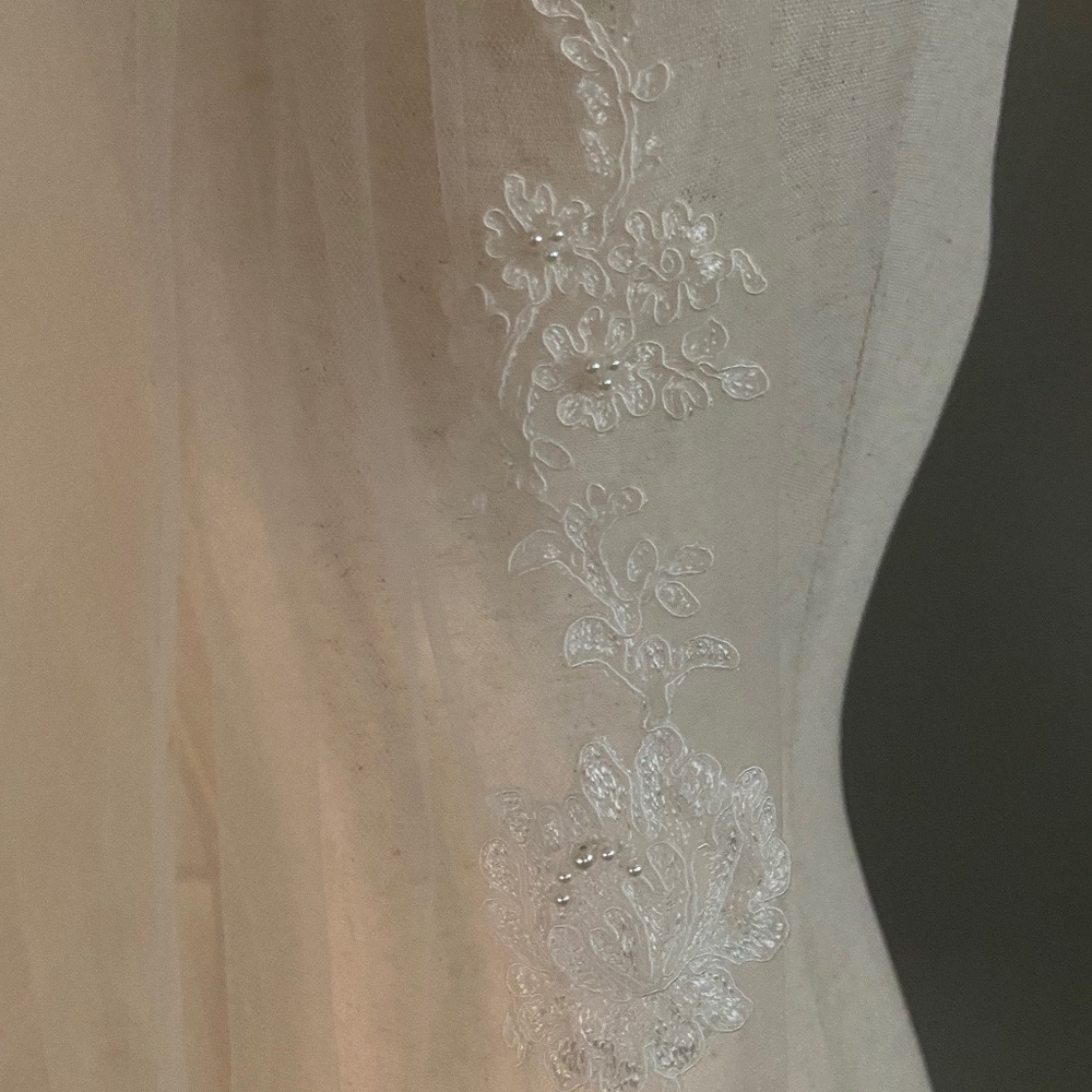 NWOT ~ Cathedral length bridal veil - Picture 2 of 4